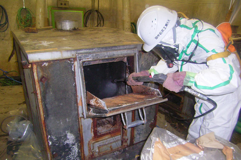 ダイオキシン汚染焼却炉解体撤去事業